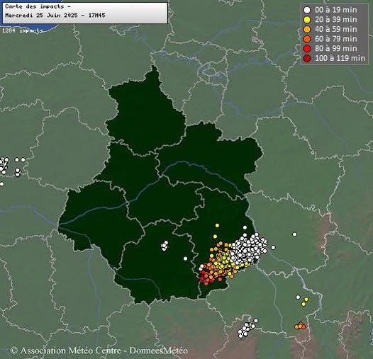 Carte des impacts de foudre dans la région Centre - Val de Loire le 25 juin à 17h45