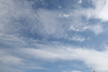 Nuage de type cirrocumulus survolant la région Centre - Val de Loire